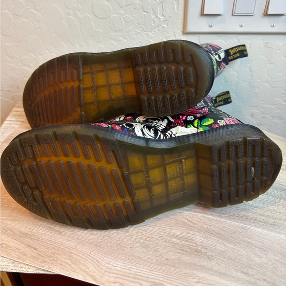 Dr. Martens Women 1460 Pascal Skull and Rose US 8 - Picture 4 of 9